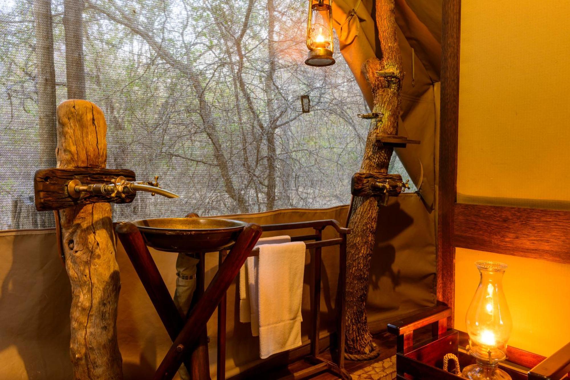 Rhino Walking Safaris Hotel Skukuza Ngoại thất bức ảnh